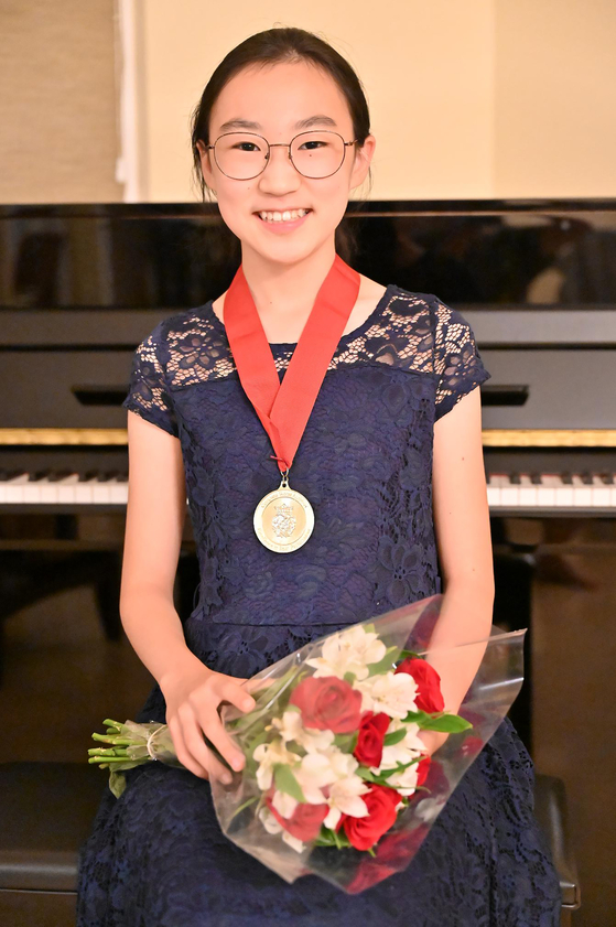 임서연(사진) 양이 지난 10월 3일 롱비치 주립대학에서 열린 남가주 주니어 바흐 페스티발(SCJBF)에 참여, 금메달을 받았다.