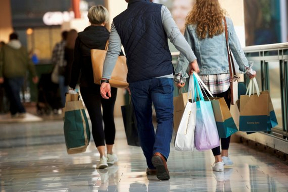 물가상승, 재고부족, 소매업체 가격 정책 변화로 올해 할러데이 시즌에 쇼핑객들이 거의 정가에 물건 구입이 불가피할 것으로 전망되고 있다. 로이터
