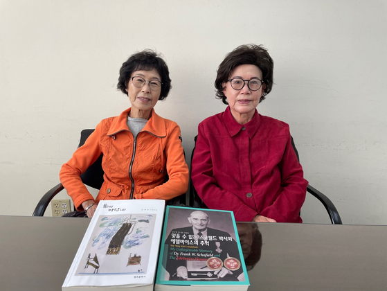 시인이자 수필가인 김수영(오른쪽), 김영교 작가가 오는 14일 가디나 문화센터에서 신간 수필집 출판기념회를 개최한다. 이은영 기자 