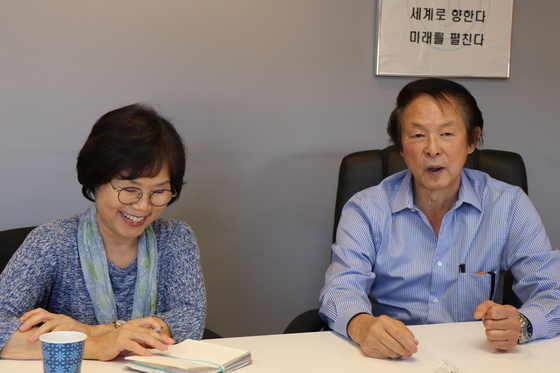 제인 김 페어팩스 카운티 도서관 사서(왼쪽), 곽노은 여행작가(오른쪽)