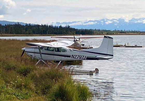 알래스카에서는 14세부터 비행면허를 취득할 수 있을 정도로 자가용 수상비행기가 흔하다. 