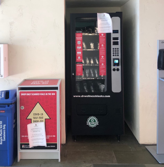 SDSU 캠퍼스 내에 설치돼 있는 무료 코로나19 테스트기 자판기