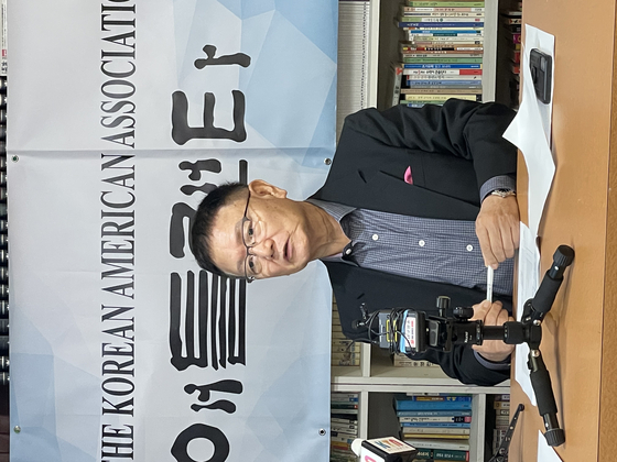 2022년 1월 6일 오후 노크로스 애틀랜타 한인회관에서 이홍기 회장이 기자회견을 진행하고 있다. 
