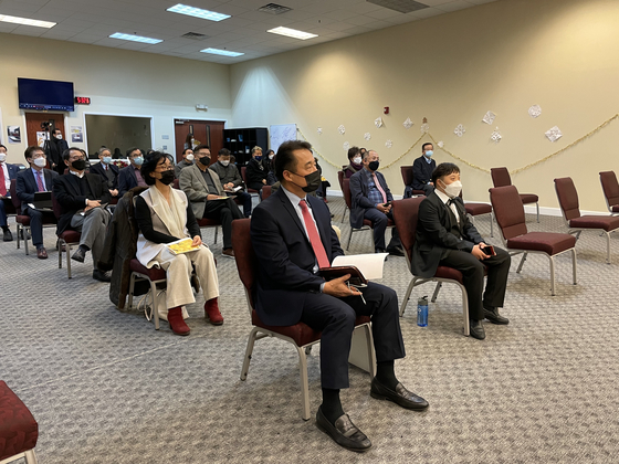 지난 15일 오후 터커에 있는 제일장로교회 비전센터에서 CBMC 중부연합회 회원들이 장민욱 목사의 설교를 듣고 있다.