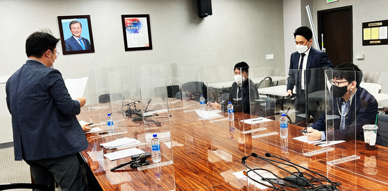  25일 LA재외선관위가 투표소 1곳 추가를 위한 4차 회의를 열고 있다. 김상진 기자