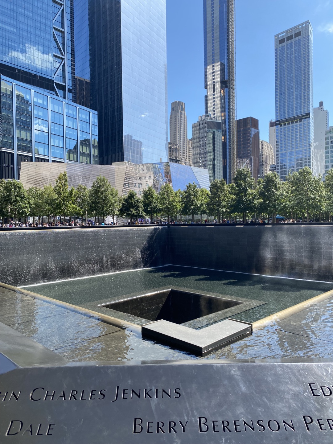 911테러 희생자들을 위한 추모 기념비.