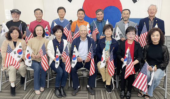 9일 OC한인회관에서 열린 축하 모임에 참석한 국민의힘 미주동포연합회 관계자들. 임상환 기자