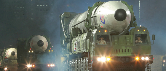 25일 열린 북한의 열병식에 등장한 대륙간탄도미사일(ICBM) 화성-17형. [로이터]