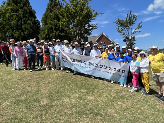지난 24일 열린 성 김대건 성당 골프대회에서 단체사진의 모습. /성 김대건 성당