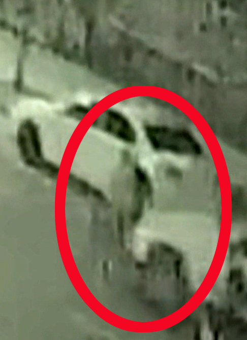 흰색 지프 차량이 자전거를 들이받는 모습이 인근 건물 CCTV에 잡혔다. [NBC4 영상 캡처]