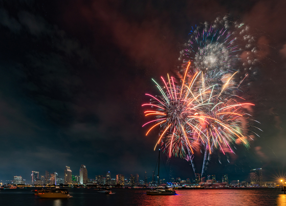 5일 앞으로 다가온 독립기념일 저녁에는 카운티 전역에서 초여름 밤하늘을 화려하게 수놓게 될 불꽃놀이가 펼쳐진다. [중앙 포토]