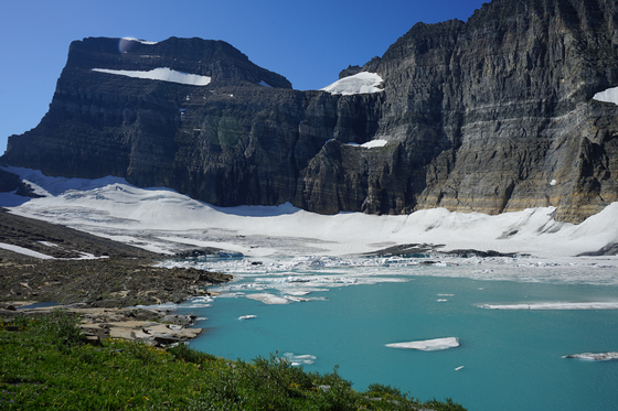 필자가 북미에서 가장 스펙타클한 자연 절경으로 손꼽는 글레이셔 국립공원의 그리넬 빙하 호수.  