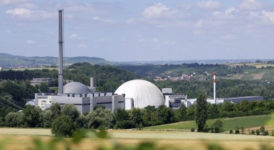 독일 남부 슈투트가르트 인근 네카르베스트하임 원자력발전소를 지난 6월 촬영한 모습. 원자로 1기는 2011년 가동을 멈췄고, 남은 1기는 올 연말에 가동을 중단할 예정이다. [EPA=연합뉴스]