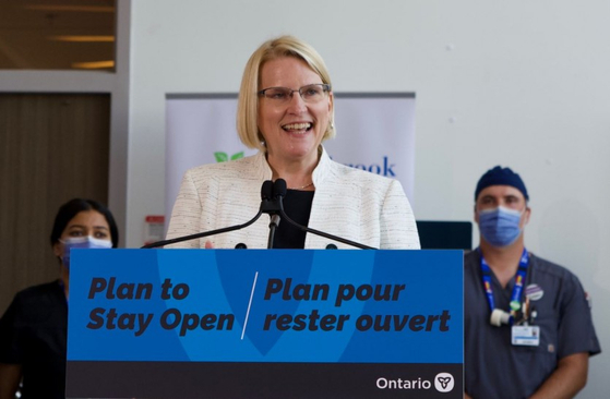 스테이 오픈 계획을 발표하고 있는 실비아 존스 온타리오주 보건부 장관 ( 사진출처 : 실비아 존스 장관 트위터 )