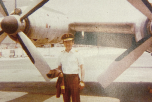 스튜어드-데이비스 항공사의 조종사 시절 모습 (1974년). [체스터 장 박사 제공]