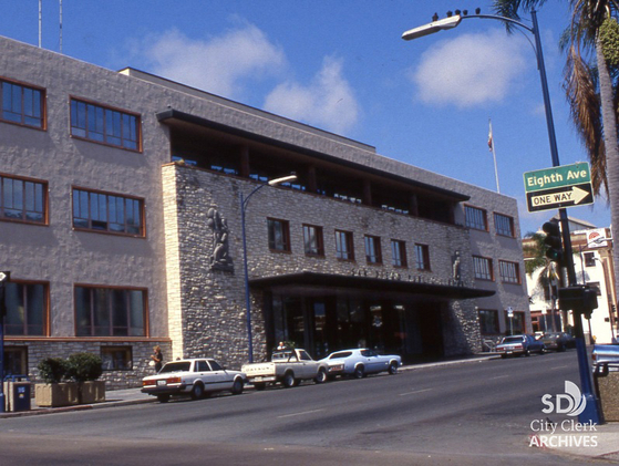 다운타운 E 스트리트 상의 구 시립 중앙도서관 건물이 홈리스를 위한 임시 보호소로 변경된다. [샌디에이고 시립 도서관 홈페이지]