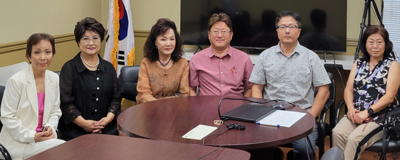 OCSD평통 운영위원회 참석자들. 오른쪽에서 3번째가 김동수 회장. ［평통 제공］