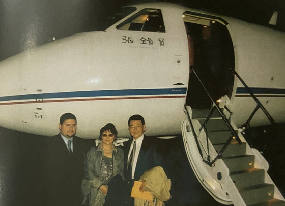 큰아들 체스터 클레어런스가 근무하던 걸프스트림 항공사는 5호 비행기를 아들의 한국이름 '장진현'으로 명명했다. 