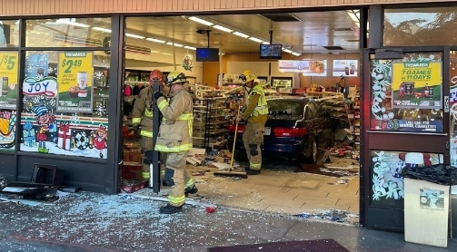 추수감사절인 24일 오전 아케이디아 소재 세븐일레븐 매장에 의도적으로 차량을 돌진해 가게를 부수고 종업원과 고객의 생명을 위협하는 사건이 발생했다.