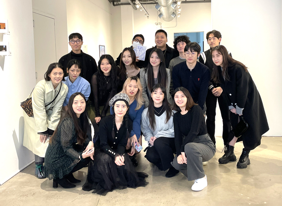 뉴욕시 맨해튼에 있는 FIT 패션대학과 브루클린에 있는 프랫 미술대학 한인 학생 19명이 '지금 시작(Kick Off)'을 주제로 협동 전시회를 개최했다. [사진 FIT 한인학생회] 