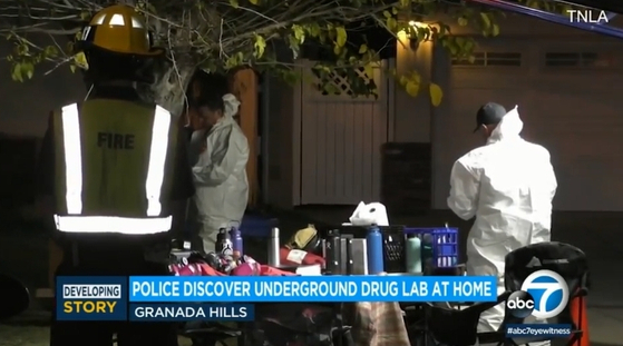 그라나다 힐스 주택가의 한 주택 지하에서 운영되던 비밀 마약제조실이 적발돼 2명이 체포됐다.