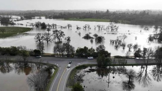 폭우에 잠긴 미국 캘리포니아주 마을. AFP=연합뉴스