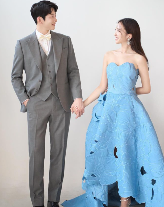 Weather Caster Bae Hye-ji and KBS Announcer Cho Jo-ri Tie the Knot