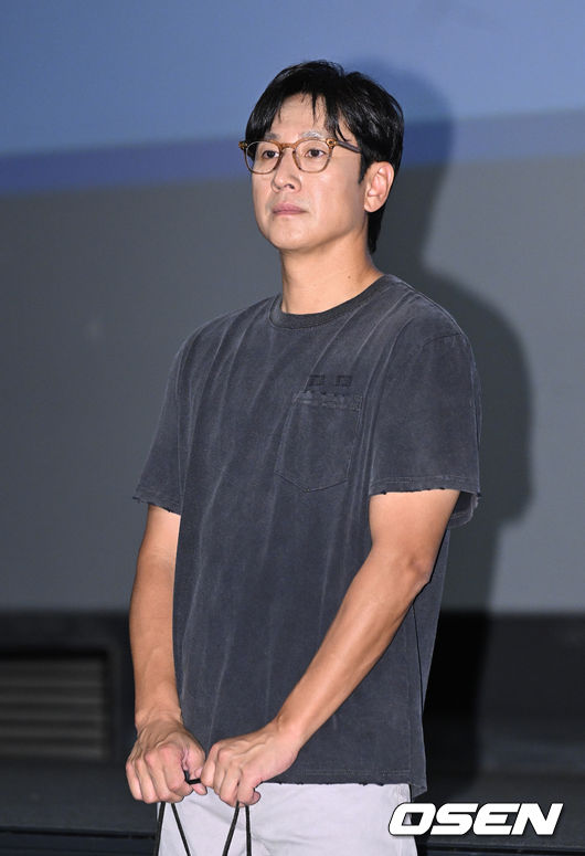 [OSEN=이대선 기자] 9일 오후 서울 CGV 용산아이파크몰에서 영화 ‘잠’ 무대인사가 진행됐다.배우 이선균이 무대인사를 하고 있다. 2023.09.09 /sunday@osen.co.kr