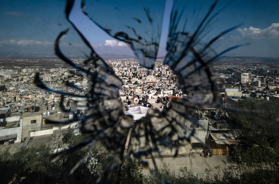 이스라엘이 점령한 서안 지구에 있는 제닌 시의 건물이 파손돼 있다. AFP=연합뉴스