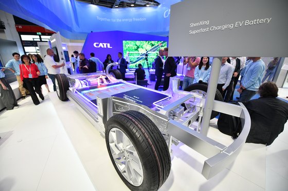 지난 9월 독일에서 열린 2023 인터내셔널 모터쇼에 중국 배터리 기업 CATL의 전기차가 전시돼 있다. 신화=연합뉴스