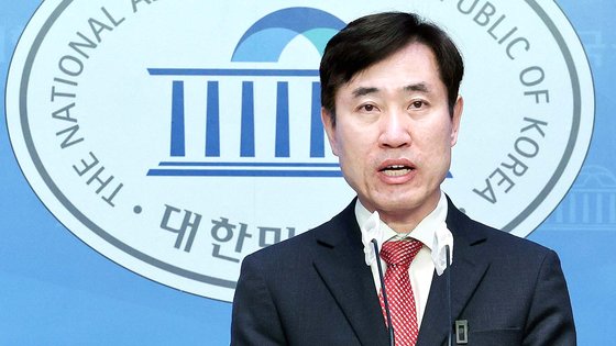 하태경 국민의힘 의원이 지난달 27일 오전 서울 여의도 국회 소통관에서 22대 총선 서울 종로 출마 선언을 하고 있다. 뉴스1