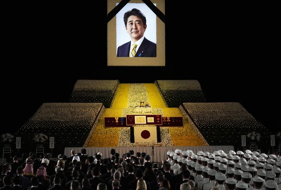 지난해 9월 27일 일본 도쿄 부도칸에서 열린 아베 신조 전 총리 국장 모습. AFP=연합뉴스