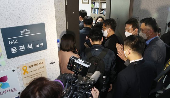 지난 4월 12일 검찰은 윤관석 의원 등에 대한 압수수색을 시작으로 수사를 본격화했다. 뉴스1