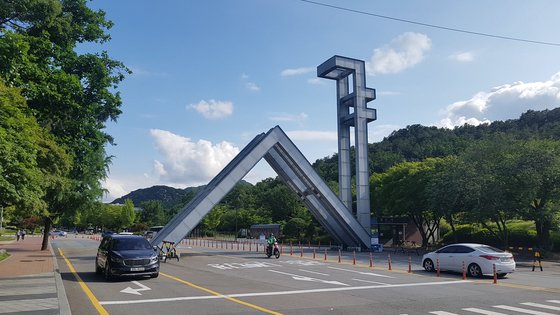 서울경찰청 반부패·공공범죄수사대(대장 이충섭)는 지난 12일 서울대 입학본부와 음악대학 사무실, 대학교수들에 대해 압수수색을 벌여 입시 자료를 확보했다. 연합뉴스