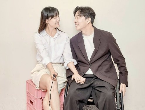 Secret Member Song Ji-eun Announces Relationship with YouTuber Park Wi: Love Story Revealed