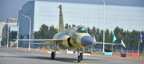중국과 파키스탄이 공동 개발한 JF-17. 파키스탄 항공우주산업