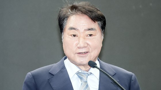 26일 국회 의원회관에서 열린 문민정부 출범 30주년 세미나 '문민정부의 정보화'에서 이석현 민주화추진협의회 공동회장이 인사말을 하고 있다. 연합뉴스