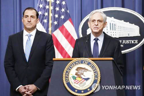 존 라우시(왼쪽) 검사장과 메릭 갈랜드 법무장관 [UPI 연합뉴스]