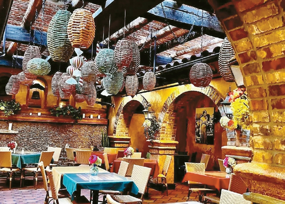 올해로 100주년을 맞은 LA 최초 멕시칸 레스토랑 '엘촐로'. [El Cholo 인스타그램 캡처]