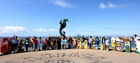 라구나우즈 여행자클럽 회원들이 푸에르토 바야르타 해변에 모였다. [여행자클럽 제공]