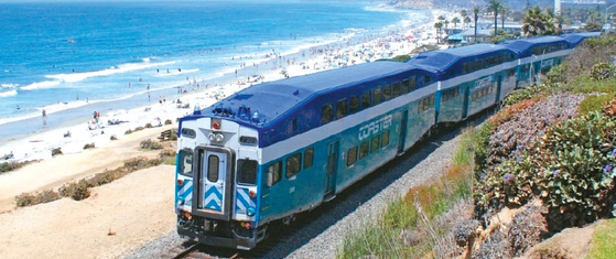 샌디에이고 카운티 서쪽 해안을 따라 남북을 관통하는 커뮤터 열차 '코스터'(COASTER)의 디스카운트 프로그램이 도입돼 다양한 계층의 관심을 집중시키고 있다. [NCTD 페이스북 캡처]