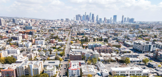 고물가, 높은 모기지 이자율, 경기침체 우려 확대로 LA한인타운의 주택 거래가 작년 대비 70% 가까이 급감했다. [중앙포토] 