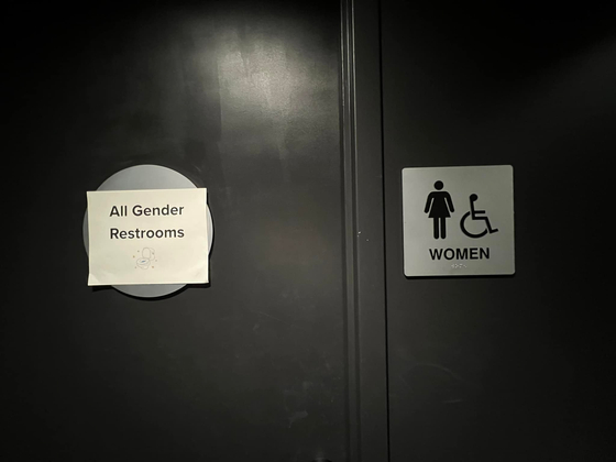 LA다운타운 일식집 '수에히로'의 'All Gender Restroom(성별 구분 없이 이용 가능한 화장실).' 김상진 기자
