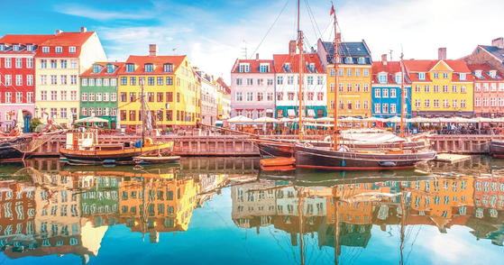 덴마크가 낳은 세계적인 동화작가 안데르센이 동화를 쓰던 아름다운 니하운 항구 모습. [US아주투어 제공]