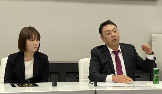 (왼쪽부터) 케이 김 TPS 대표, 에릭 김 골든키 대표가 인수 합병의 시너지 효과에 대해 설명하고 있다.
