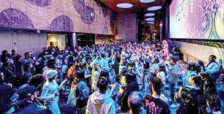뉴욕한국문화원(원장 김천수)은 지난달 31일 링컨센터에서 '여성 역사의 달'과 '한미 동맹 70주년'을 기념해 ‘K팝 댄스 나잇(K-Pop Dance Night)’을 개최했다. 이날 행사에는 500여 명의 케이팝 팬들이 행사장을 가득 메우는 성황을 이뤘다. [뉴욕한국문화원]