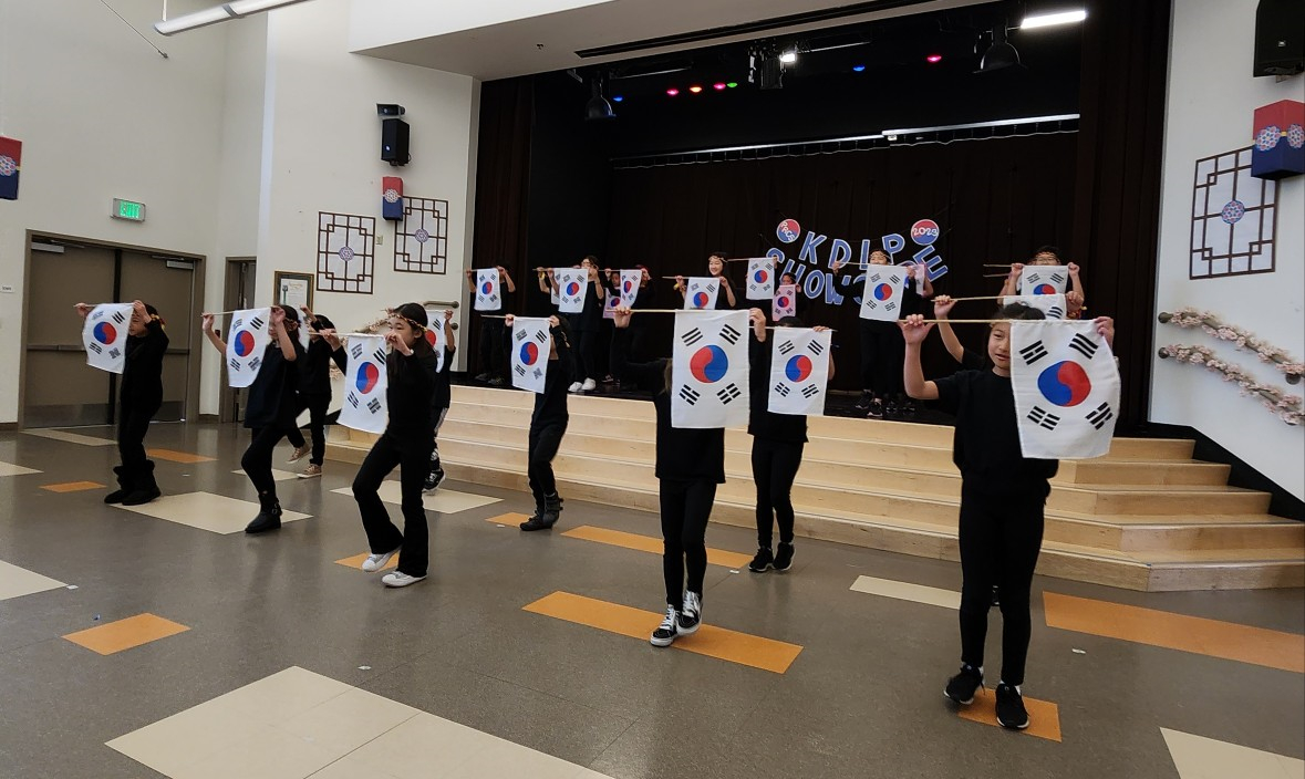 지난달 30일 포터랜치 커뮤니티 스쿨에서 진행된 한국어 이중언어 프로그램 발표회 모습 