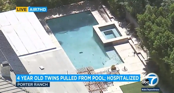 포터 랜치 지역 주택 수영장에서 의식을 잃은 채 발견된 쌍둥이 형제 중 1명이 병원에서 치료를 받던 중 결국 숨졌다. 다른 1명도 중태에 빠져 있는 것으로 알려졌다. [ABC7 뉴스]