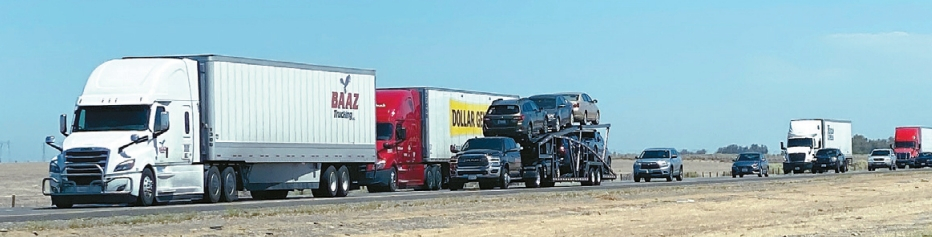 캘리포니아 정부가 2036년부터 신규 디젤 트럭의 판매를 금지하기로 했다. 프리웨이에서 배달 트럭이 달리고 있다. 박낙희 기자