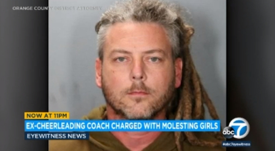 오렌지 카운티의 전문 치어리더 교습소와 고등학교에서 2000년대에 치어리더 코치를 지낸 남성이 당시 11세를 포함한 소녀 6명을 성추행한 혐의 등으로 체포됐다. [ABC7 뉴스]